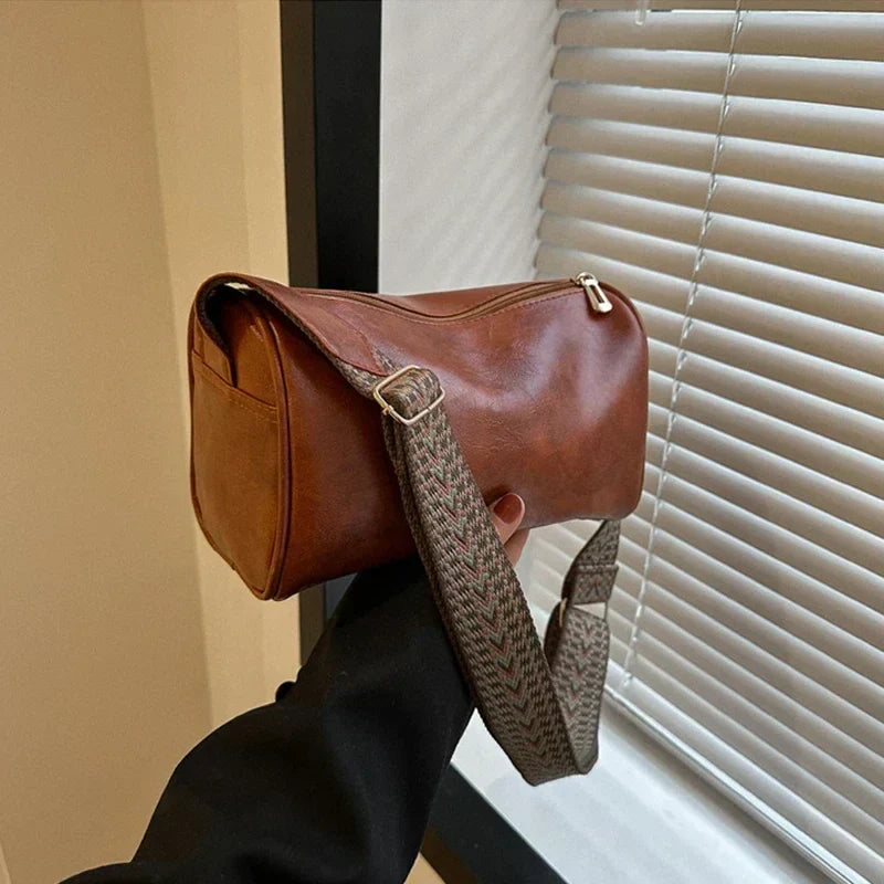 YARA | BORSA A TRACOLLA MINIMAL DALL'ELEGANZA URBANA