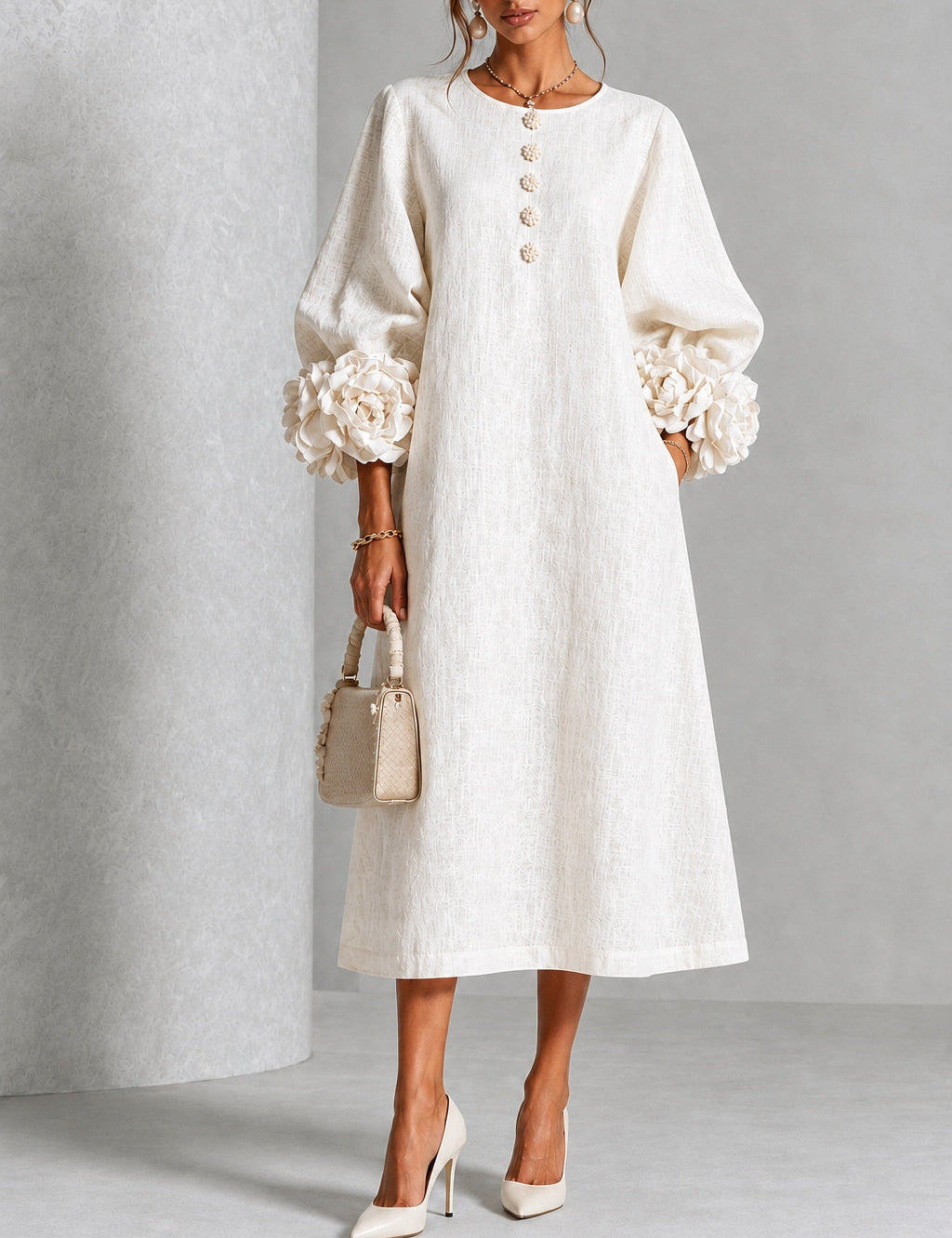 Celeste | Abito Midi Bianco con Rose 3D ai Polsini